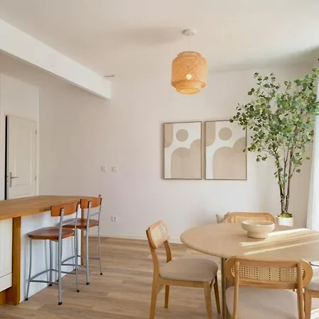 Luxury Overlooking Historic Town Market *