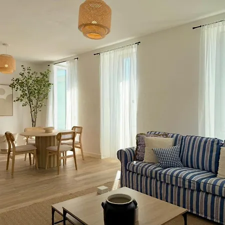 Luxury Overlooking Historic Town Market *